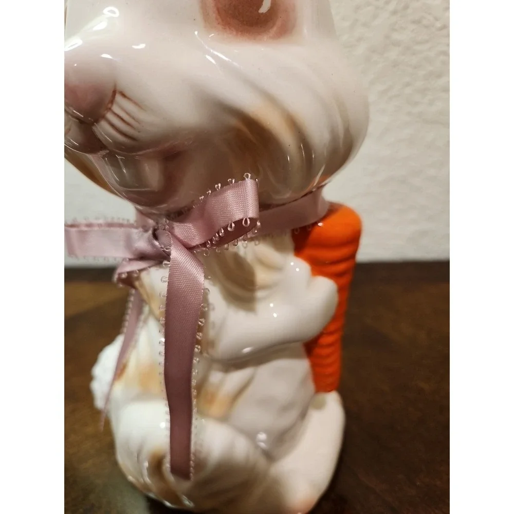 Vintage Ceramic Rabbit Holding A Carrot 14 